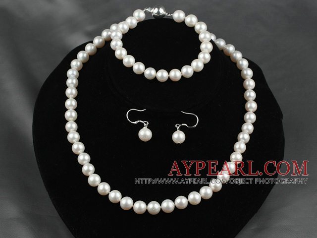 8.5-9mm A Grade Round Natural White Freshwater Pearl Set ( Necklace Bracelet and Matched Earrings )