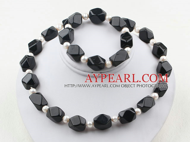 Hvit Freshwater Pearl og aniseed Sort Agate Set (kjede og matchet armbånd)