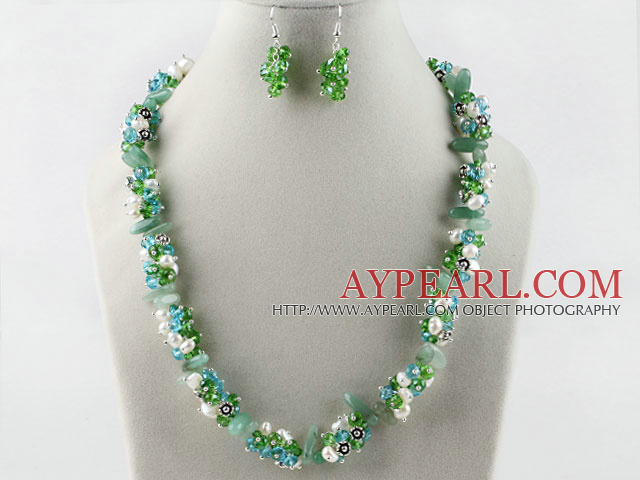 Boucles d'oreilles perle blanche collier en cristal vert mis