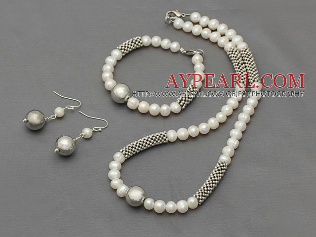 Nouveau Pearl Conception d'eau douce blanche et Set en métal (Collier et boucles d'oreilles bracele appariées)