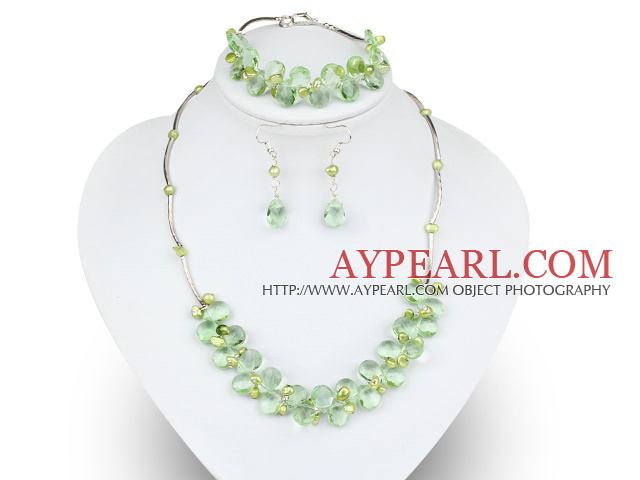 緑の真珠と水晶のネックレスブレスレットピアスセット