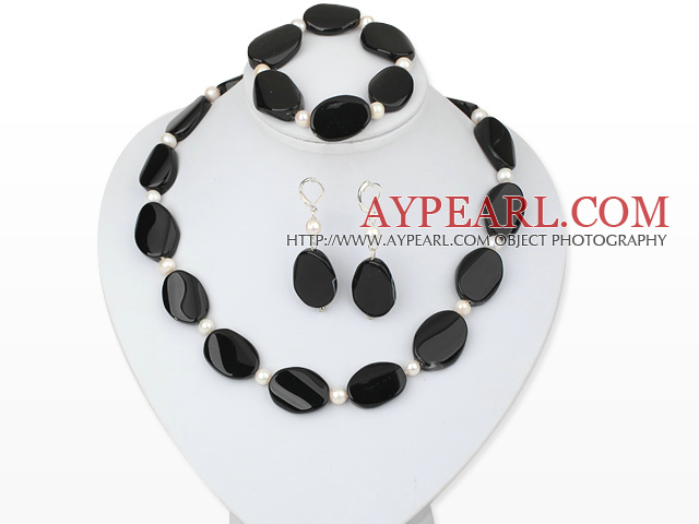 white pearl and line patterned black agate set