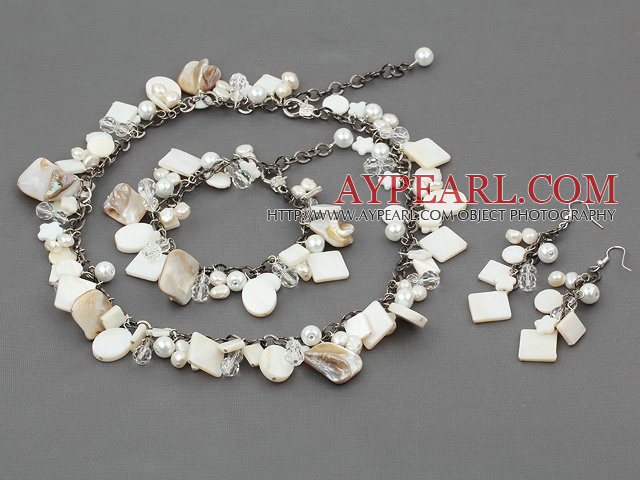 Vit serien Assorted White Pearl Shell Set med Metal Chain (Halsband Armband och matchade örhängen)