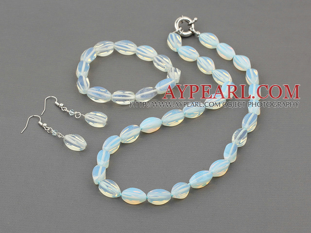 Moonstone set (colier, bratara, cercei) cu incuietoare lumina lunii