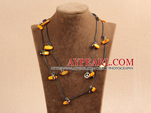 Mode lange Art-orange-Serie echte Perle Steinschlag Halskette mit schwarzem Leder (Strickjacke-Kette)