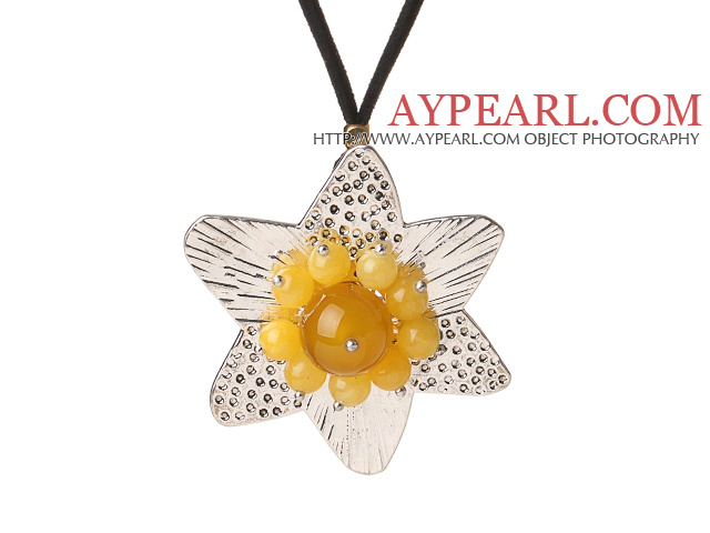 Nouveau style simple Belle Tibet Collier avec pendentif en argent avec agate et le coeur jaune Fleur de Jade