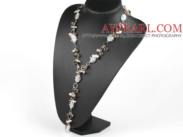 真珠とトンボのYの形のネックレス