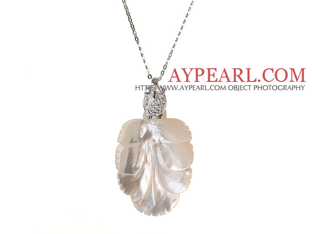 Elegant stil Leaf Shape Natural Hvit Seashell perler anheng halskjede med 925 Sterling Silver Chain og Owl Accessory