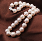 Amazing Elegant Style Single Strand Natural White Pearl Beads Necklace with New Berry Buckle