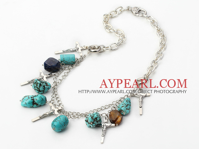 Collier en métal turquoise avec croix