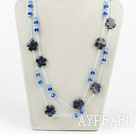 青水晶とソーダライトの花が長いスタイルのネックレスをビーズ