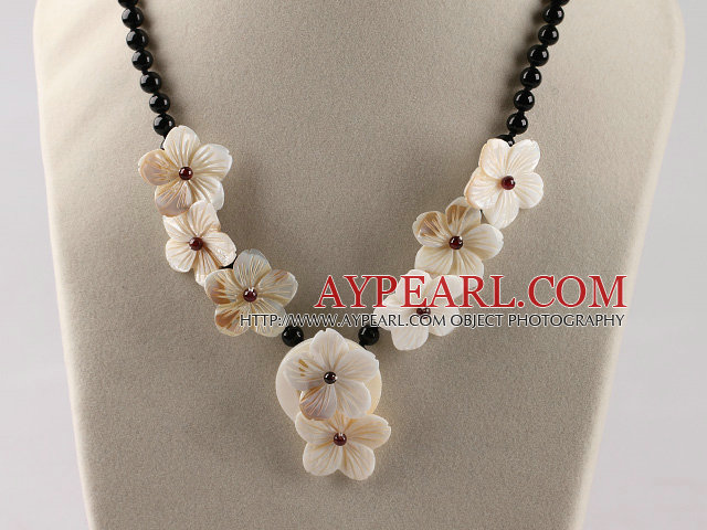 black agate and white shell flower necklace
