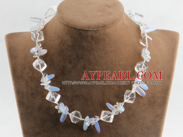 17,7 inches klar kristall och opal halsband