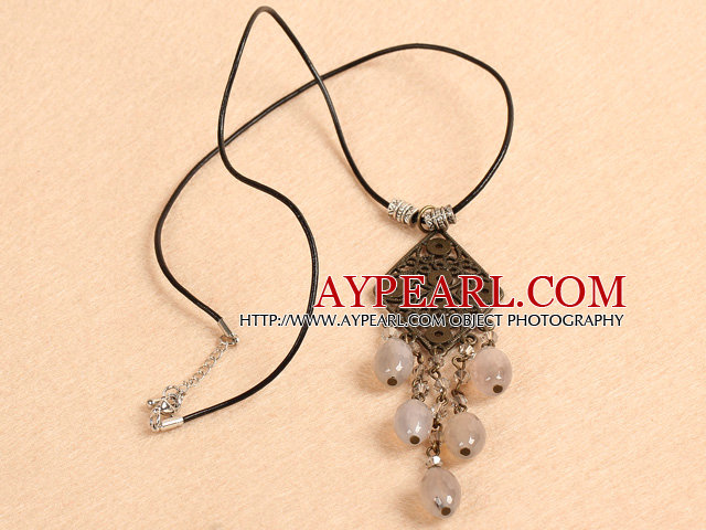 Enkel Retro Style Chandelier Shape Gray Agate Clear Crystal Tassel hängande halsband med svart läder
