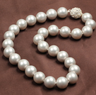 14mm Gray Color Round Sea Shell Beaded halskjede med magnetisk lås