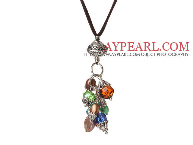 Summer Design Simple Style Button Pearl and Faceted Crystal Pendant Necklace with Brown Leather and Extandable Chain