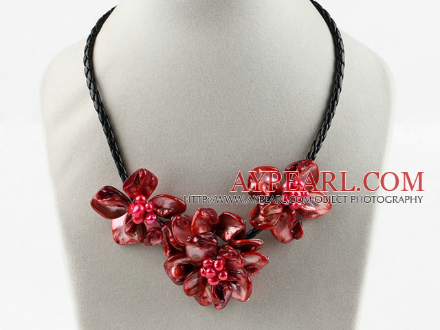 Tre stycken av Red Pearl Shell blomma Halsband