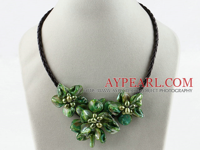 Trois morceaux de Green Pearl Shell Collier de fleurs