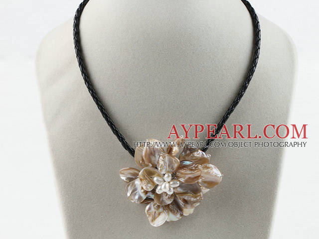 Enkelt Piece Gray Pearl Shell Flower halskjede