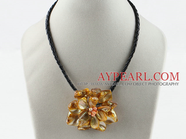 Enkelt Piece Orange Pearl Shell Flower halskjede