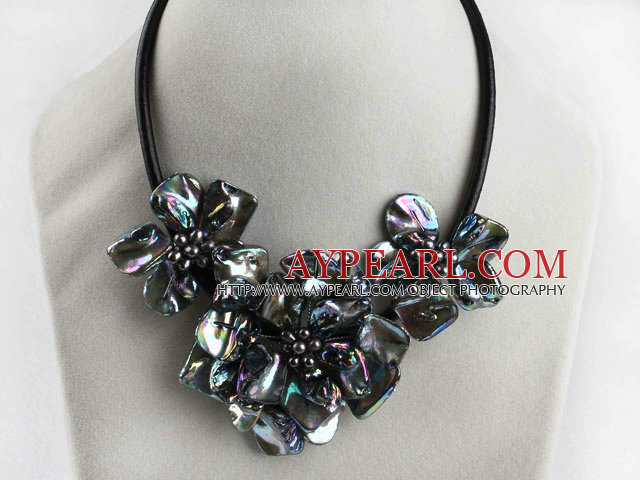 Perle und schwarz gefärbt Schale Blume Halskette mit Magnetverschluss