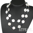 coquille blanche et noir collier de perles