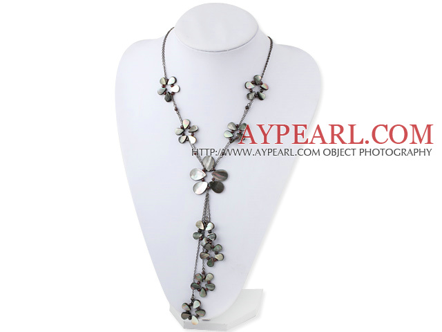 grenat papillon noir collier de coquillages