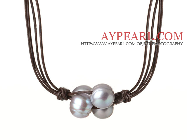 Mode Enkel design 10-11mm Flower Shape Grey Pearl Pärlor med Dark Brown Läder Halsband