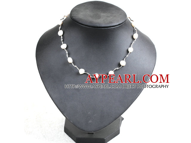 Populære stil Potato Shape Natural White Freshwater Pearl Necklace Med legert Crooked Bar