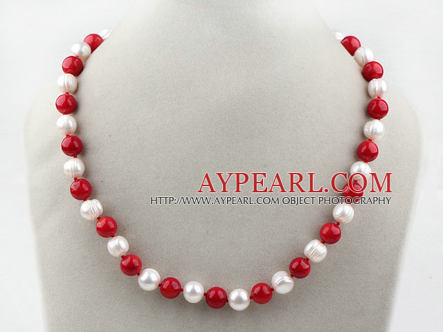 10-11mm Round Freshwater Pearl og Red Coral Beaded halskjede