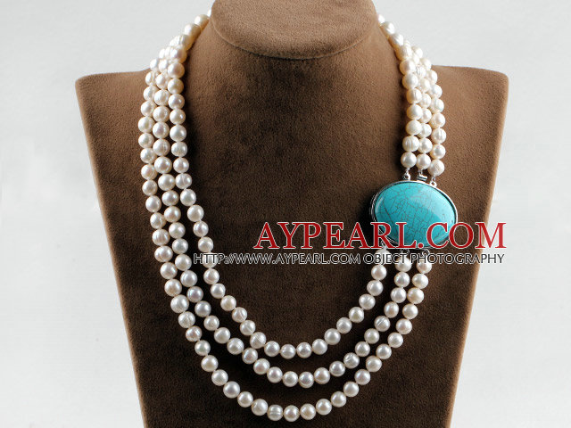 ターコイズボックスクラスプとキラキラの3つのストランド白い真珠のネックレス