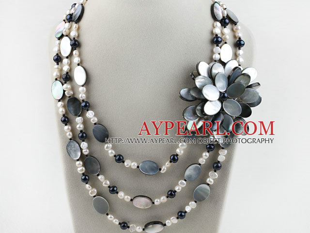 Nytt Design White og Black Pearl og Black Lip Shell Flower halskjede