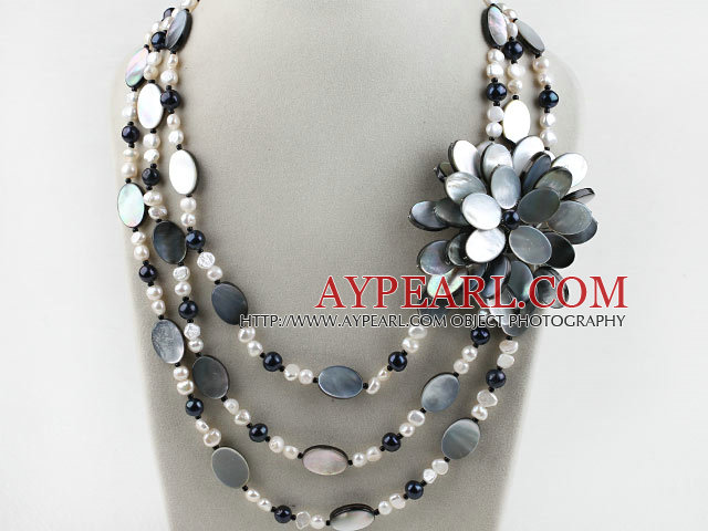 New Design White ja Black Pearl ja musta huuli Shell Flower kaulakoru