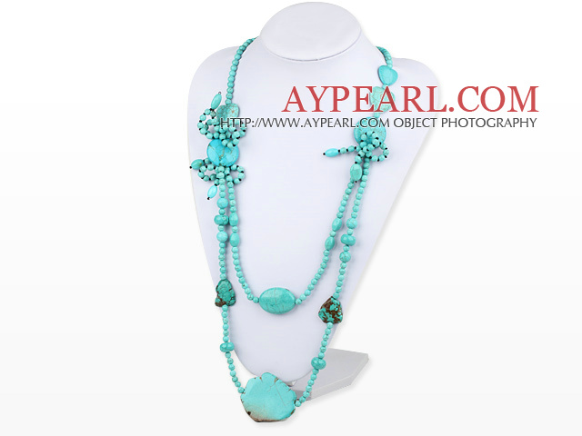 ronde de style long et collier de turquoises en forme de coeur