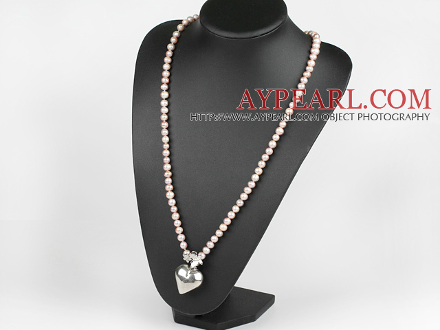 ハートチャーム付き27.6インチのY形自然紫真珠のネックレス、バタフライクラスプ