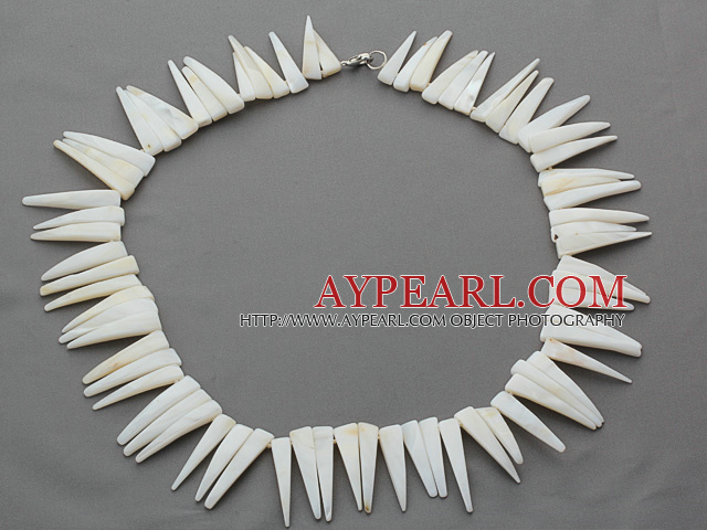 Single strand long teeth shape shell necklace