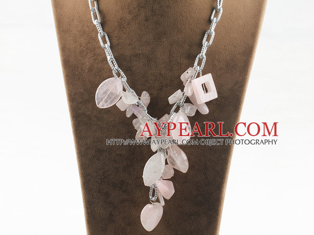 У формы различного нескольких формы розовый кварц ожерелье жирным металлическая цепь