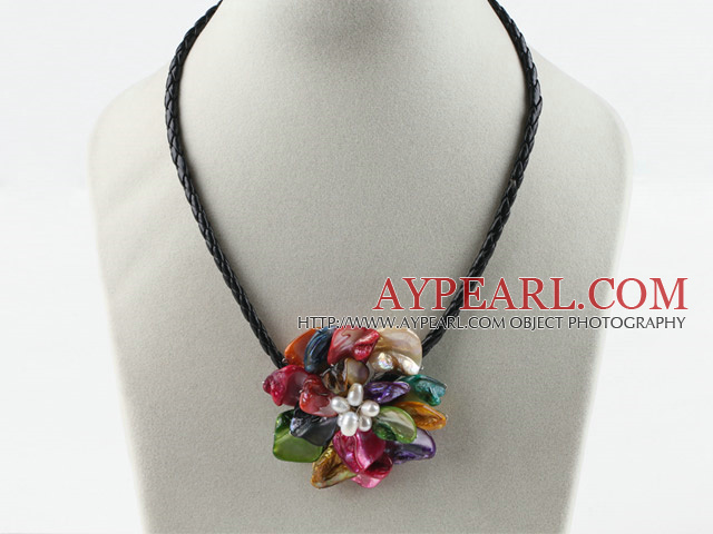 Enda Multi Color Pearl Shell Flower halsband