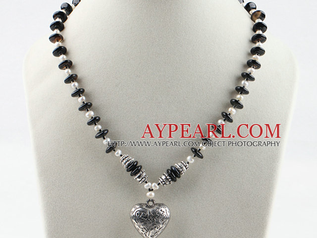 Simple, style d'eau douce blanches perles et un collier en agate noire avec mousqueton