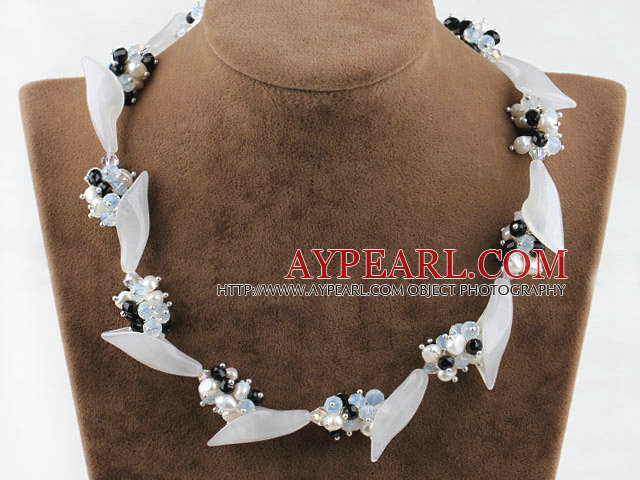 Pearl Кристалл и белого нефрита ожерелье