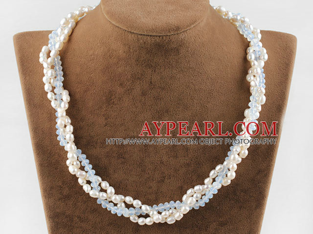 Tre Strand White Pearl og Opal Crystal halskjede