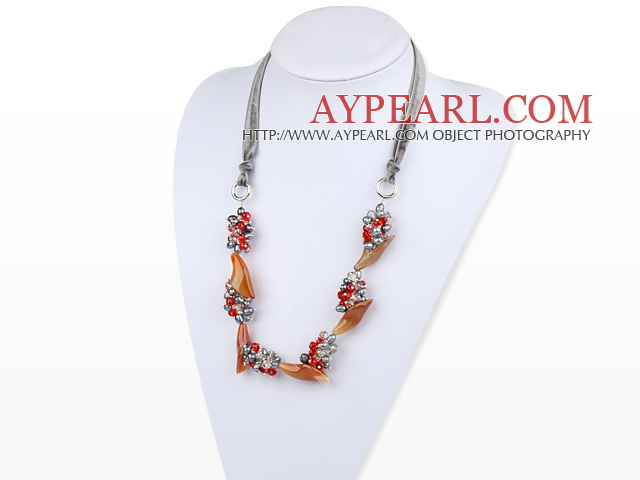 Pearl Crystal og Agate Flower Halskjede med Gray Ribbon