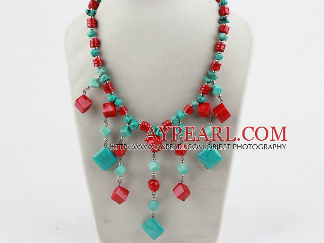 Assortiment de corail rouge et collier turquoise