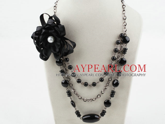 Multi Layer svart agat och Black Seashell Halsband med Big Black Flower