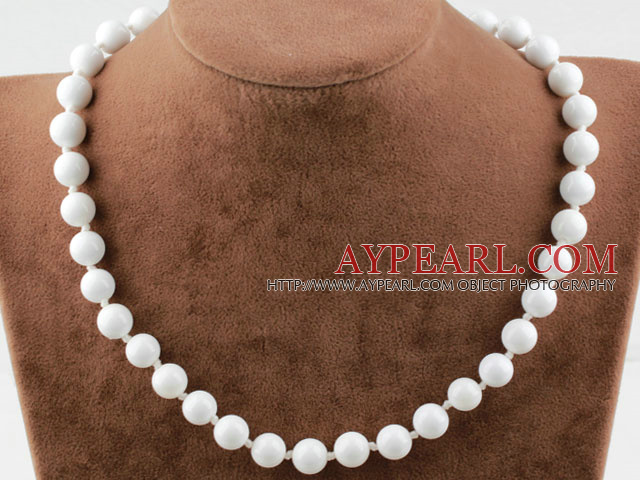 Classic Design 10mm ronde entièrement naturels Blanc Coquillage Collier de perles