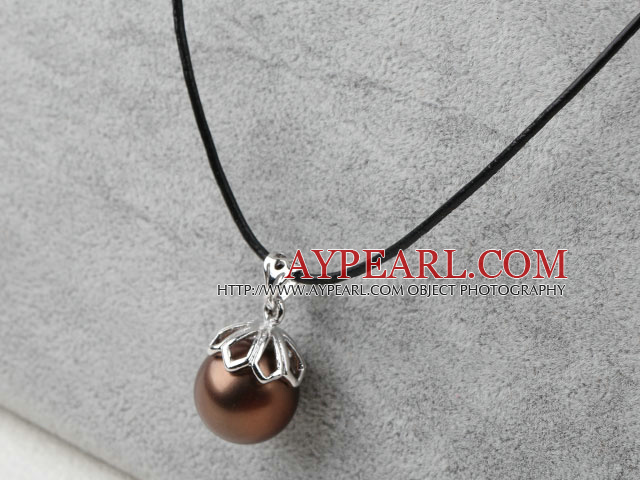 Classic Design Round Shape 16mm Coffee Color Seashell Pendant Necklace