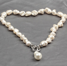 Klassiker Weiß Unregelmäßige Form Seashell Anhänger Halskette (Anhänger kann entfernt werden)