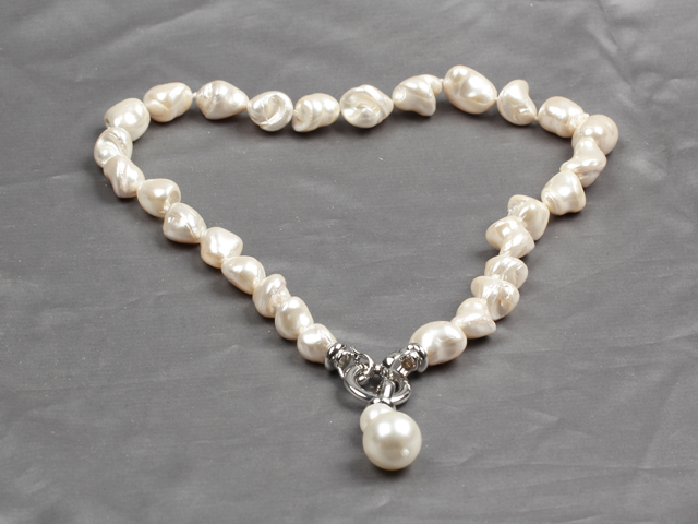 Klassiker vit oregelbunden form Seashell hängande halsband (Pendant kan tas bort)