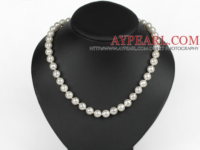 Clssic Design-10mm facettiert rund Weiß Seashell Perlen Halskette