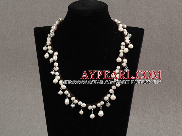 Ποικιλία White Pearl γλυκού νερού και Clear κολιέ κρύσταλλο με καφέ καλώδιο